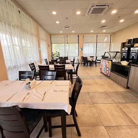 Hermes Club Hotell 4*