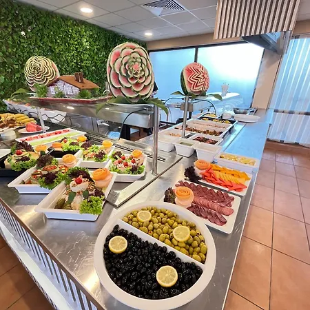 Hermes Club فندق 4*