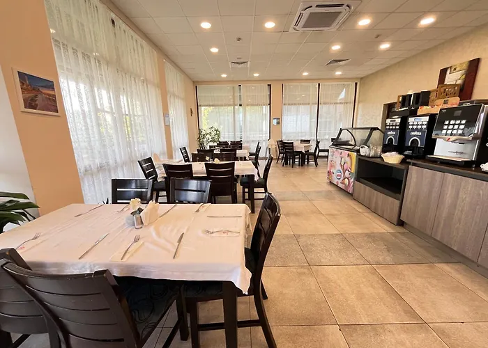 хермес клуб хотел&апартаменти - ултра ол инклузив Хотел 4*